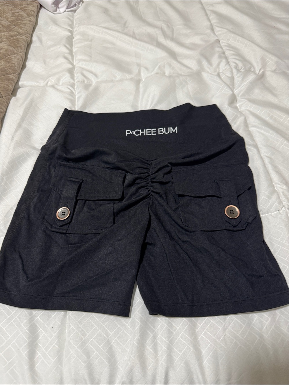 Women's Black Scrunch Back Cargo active Shorts